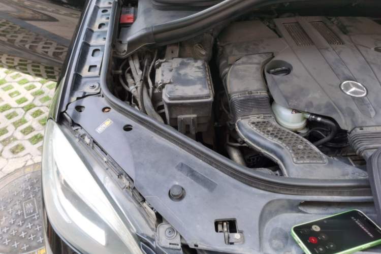 Used Mercedes-Benz M-Class 2014 ML 320 4MATIC Engine Bay Right