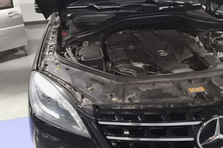Used Mercedes-Benz M-Class 2014 ML 320 4MATIC Engine Bay Right