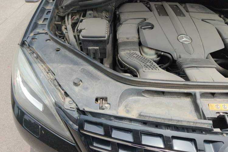 Used Mercedes-Benz M-Class 2014 ML 320 4MATIC Engine Bay Right