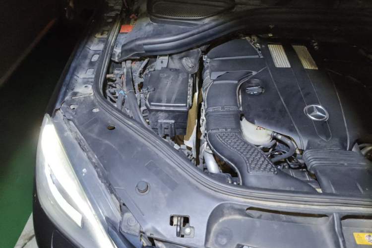 Used Mercedes-Benz M-Class 2014 ML 320 4MATIC Engine Bay Right