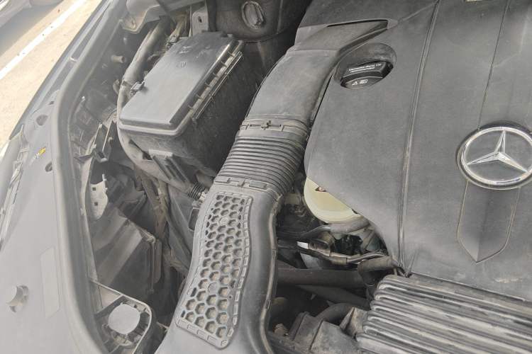 Used Mercedes-Benz M-Class 2014 ML 400 4MATIC Luxury Model Engine Bay Right