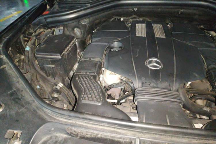 Used Mercedes-Benz M-Class 2014 ML 400 4MATIC Luxury Model Engine Bay Right