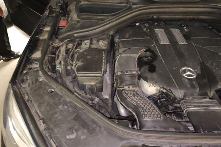 Used Mercedes-Benz M-Class 2014 ML 320 4MATIC Engine Bay Right