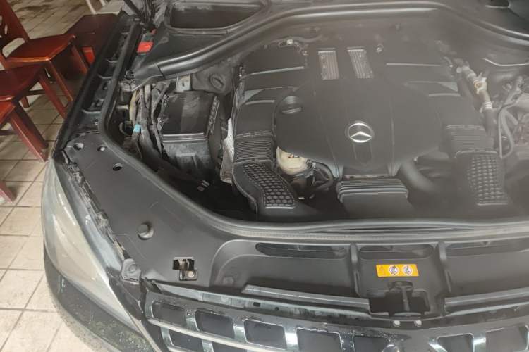 Used Mercedes-Benz M-Class 2014 ML 400 4MATIC Luxury Model Engine Bay Right