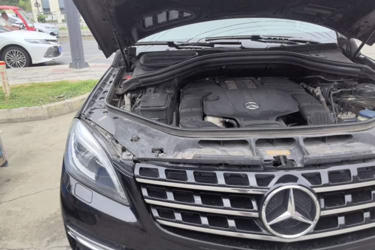 Used Mercedes-Benz M-Class  Engine Bay Right