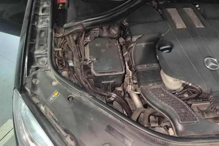 Used Mercedes-Benz M-Class 2014 ML 400 4MATIC Luxury Model Engine Bay Right