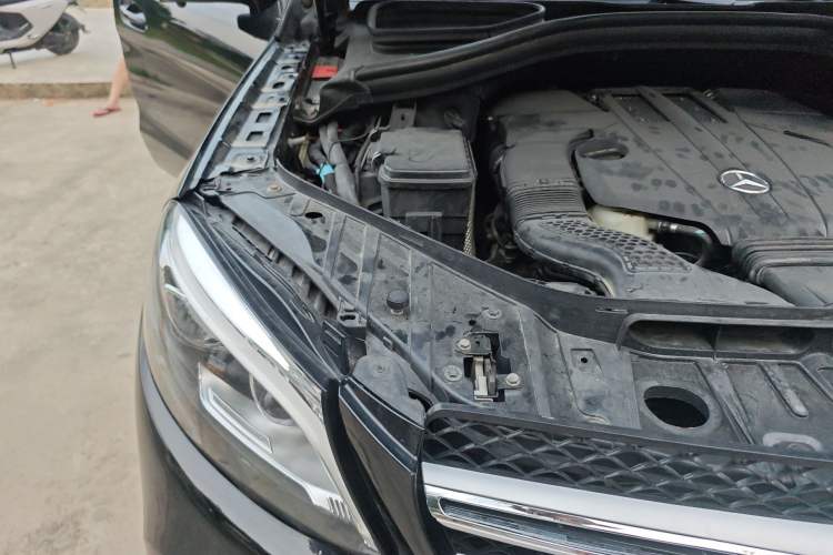 Used Mercedes-Benz M-Class 2014 ML 400 4MATIC Dynamic Model Engine Bay Right