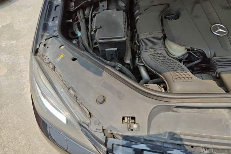 Used Mercedes-Benz M-Class 2014 ML 320 4MATIC Engine Bay Right
