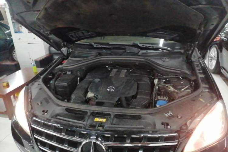 Used Mercedes-Benz M-Class 2014 ML 320 4MATIC Engine Bay