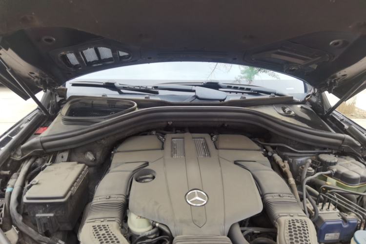 Used Mercedes-Benz M-Class 2014 ML 400 4MATIC Luxury Model Engine Bay