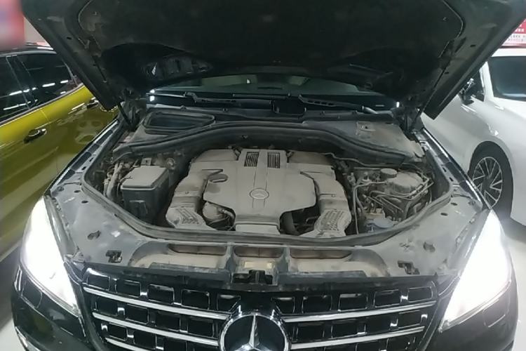 Used Mercedes-Benz M-Class 2014 ML 320 4MATIC Engine Bay
