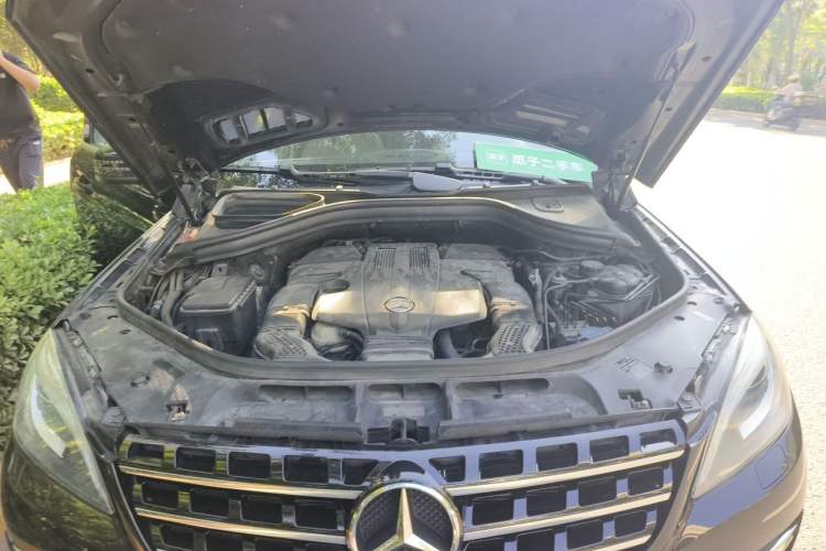 Used Mercedes-Benz M-Class 2014 ML 400 4MATIC Dynamic Model Engine Bay