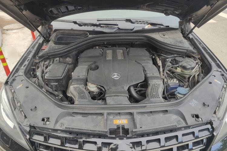 Used Mercedes-Benz M-Class 2014 ML 400 4MATIC Dynamic Model Engine Bay