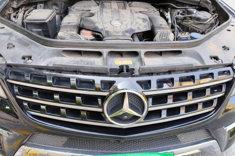 Used Mercedes-Benz M-Class 2014 ML 320 4MATIC Engine Bay