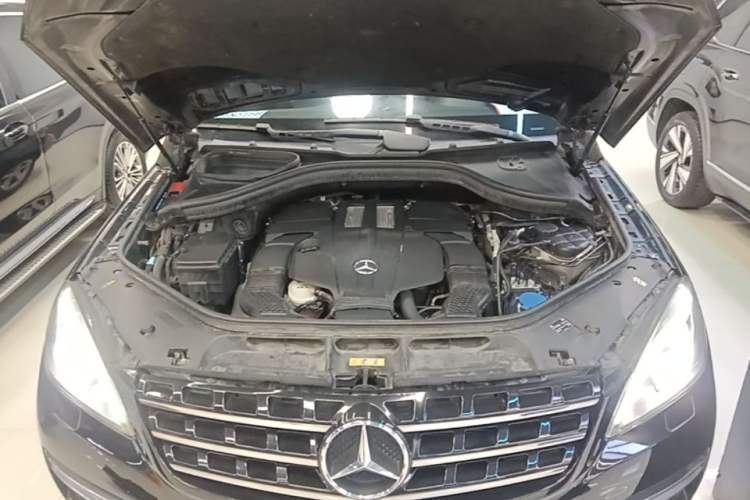 Used Mercedes-Benz M-Class 2014 ML 320 4MATIC Engine Bay