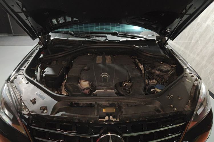 Used Mercedes-Benz M-Class 2014 ML 400 4MATIC Luxury Model Engine Bay
