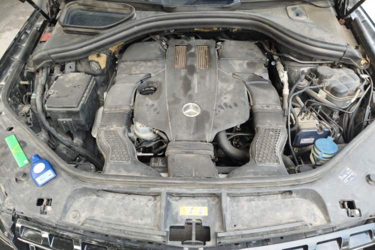 Used Mercedes-Benz M-Class 2014 ML 320 4MATIC Engine Bay