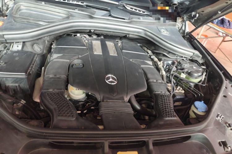 Used Mercedes-Benz M-Class 2014 ML 400 4MATIC Luxury Model Engine Bay