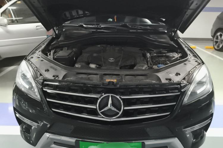 Used Mercedes-Benz M-Class 2014 ML 320 4MATIC Engine Bay