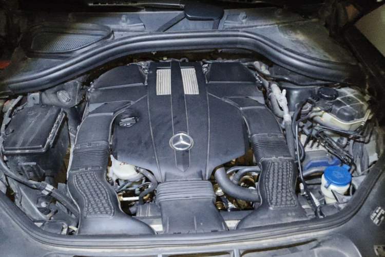 Used Mercedes-Benz M-Class 2014 ML 320 4MATIC Engine Bay
