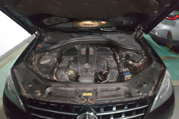 Used Mercedes-Benz M-Class 2014 ML 400 4MATIC Dynamic Model Engine Bay