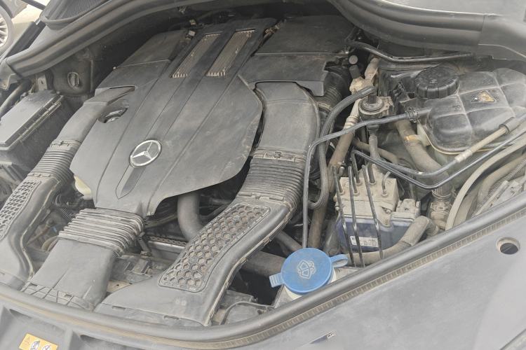 Used Mercedes-Benz M-Class 2014 ML 400 4MATIC Luxury Model Engine Bay