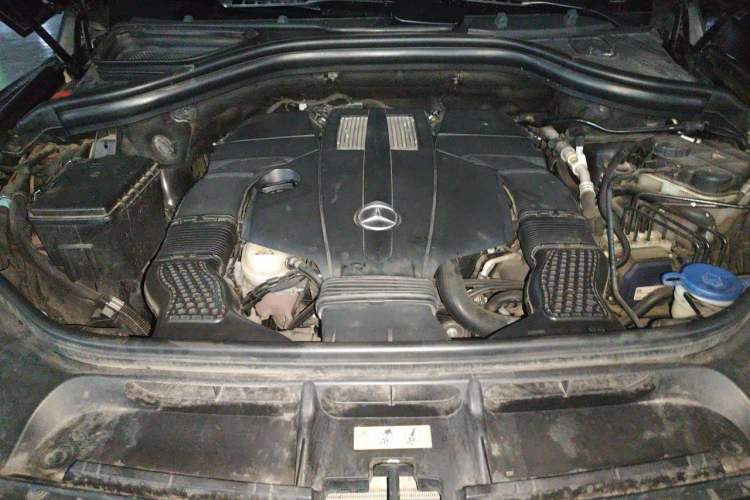 Used Mercedes-Benz M-Class 2014 ML 400 4MATIC Luxury Model Engine Bay
