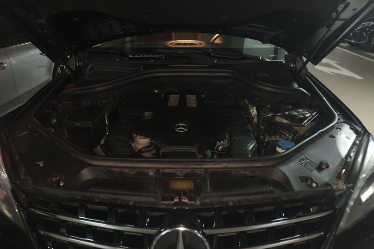 Used Mercedes-Benz M-Class 2014 ML 400 4MATIC Dynamic Model Engine Bay