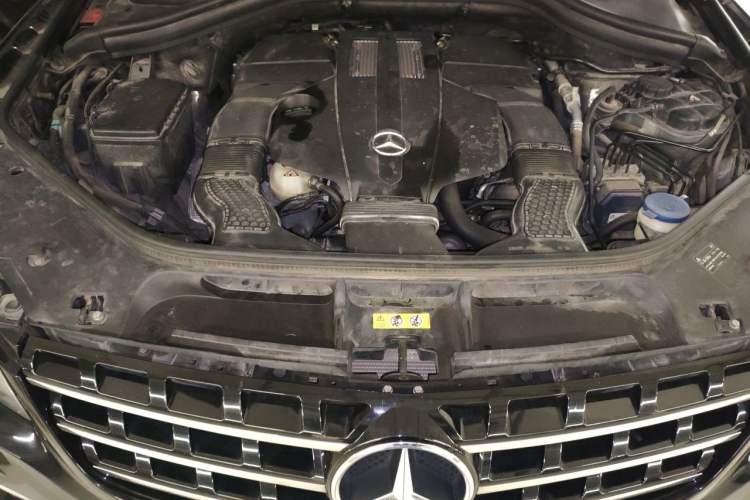 Used Mercedes-Benz M-Class 2014 ML 320 4MATIC Engine Bay