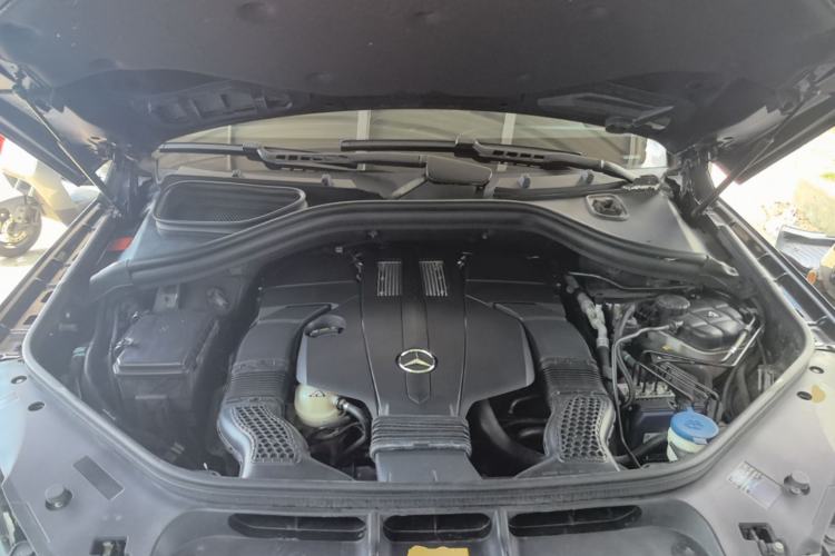 Used Mercedes-Benz M-Class 2014 ML 320 4MATIC Engine Bay