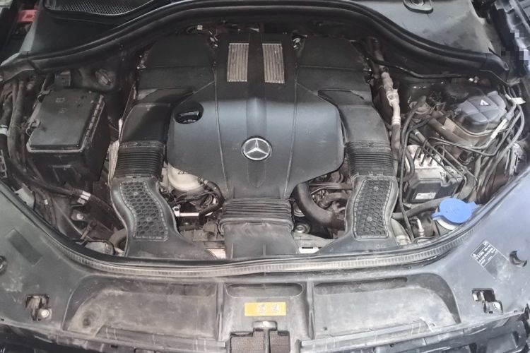 Used Mercedes-Benz M-Class 2014 ML 400 4MATIC Luxury Model Engine Bay