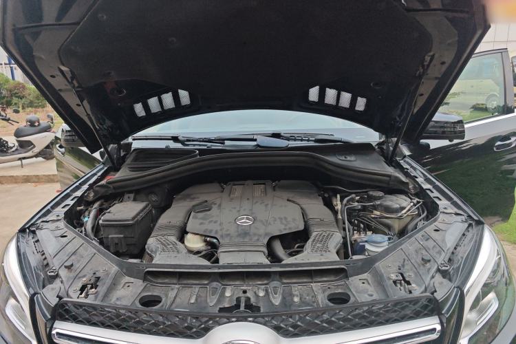 Used Mercedes-Benz M-Class 2014 ML 400 4MATIC Dynamic Model Engine Bay