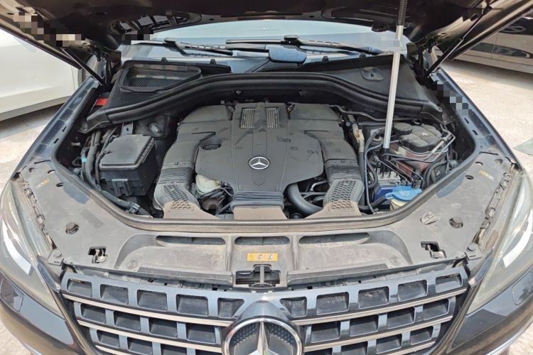 Used Mercedes-Benz M-Class 2014 ML 320 4MATIC Engine Bay