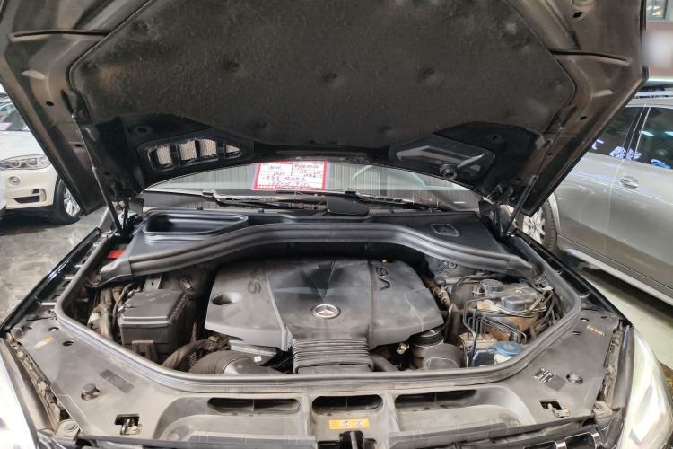 Used Mercedes-Benz M-Class 2014 ML 350 CDI 4MATIC Engine Bay