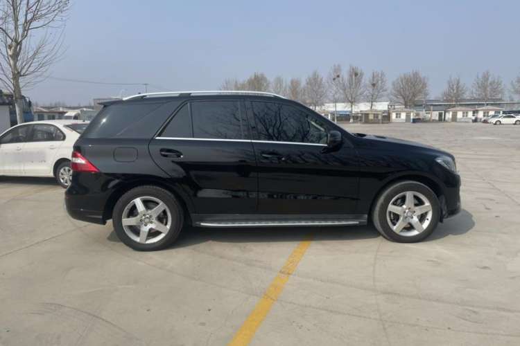 Used Mercedes-Benz M-Class 2014 ML 400 4MATIC Luxury Model Exterior 1