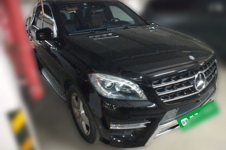 Used Mercedes-Benz M-Class 2014 ML 400 4MATIC Luxury Model Exterior 2