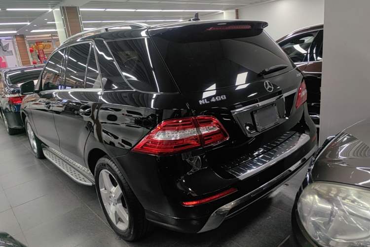 Used Mercedes-Benz M-Class 2014 ML 400 4MATIC Luxury Model Exterior 2