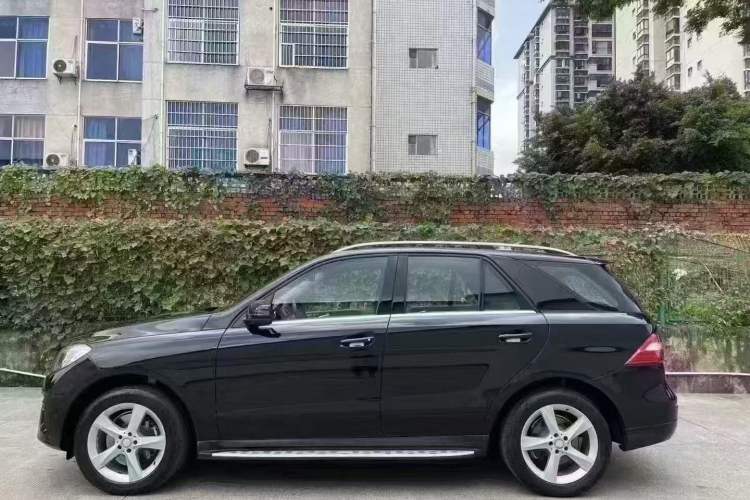Used Mercedes-Benz M-Class 2014 ML 400 4MATIC Dynamic Model Exterior 2