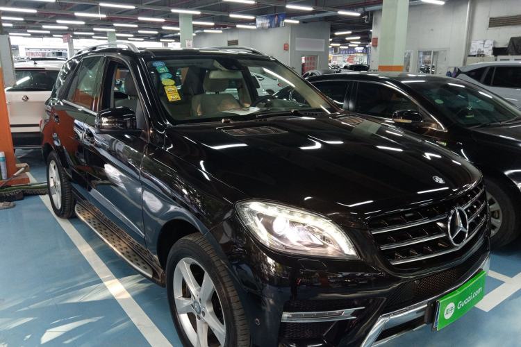 Used Mercedes-Benz M-Class 2014 ML 400 4MATIC Dynamic Model Exterior 2