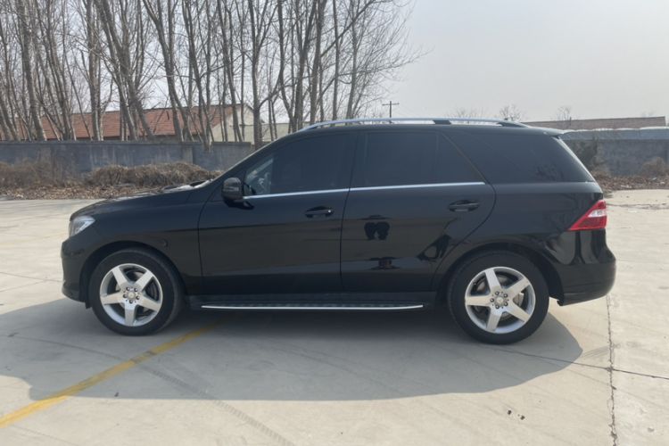 Used Mercedes-Benz M-Class 2014 ML 400 4MATIC Luxury Model Exterior 2