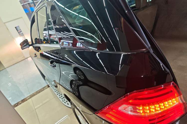 Used Mercedes-Benz M-Class 2014 ML 400 4MATIC Dynamic Model Exterior 3
