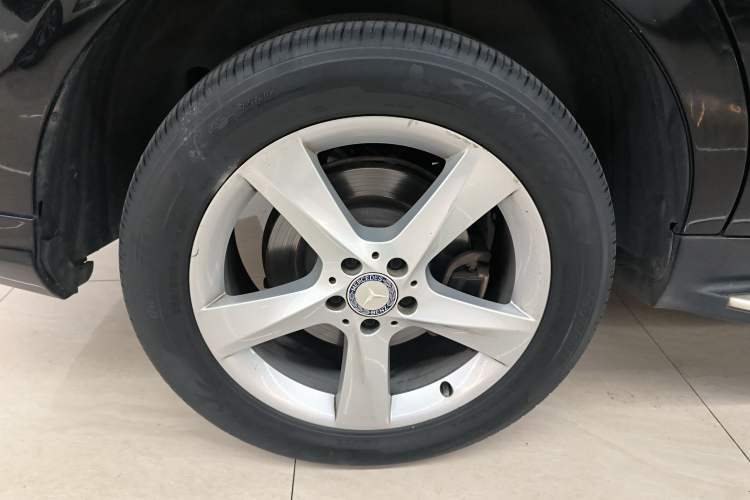 Used Mercedes-Benz M-Class 2014 ML 320 4MATIC Exterior 4