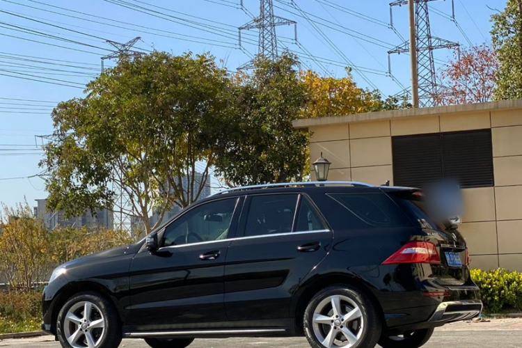 Used Mercedes-Benz M-Class 2014 ML 400 4MATIC Dynamic Model Exterior 4