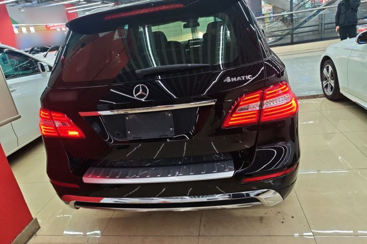 Used Mercedes-Benz M-Class 2014 ML 400 4MATIC Dynamic Model Exterior 4