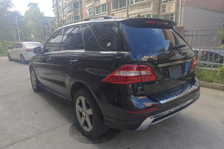 Used Mercedes-Benz M-Class 2014 ML 320 4MATIC Exterior 5