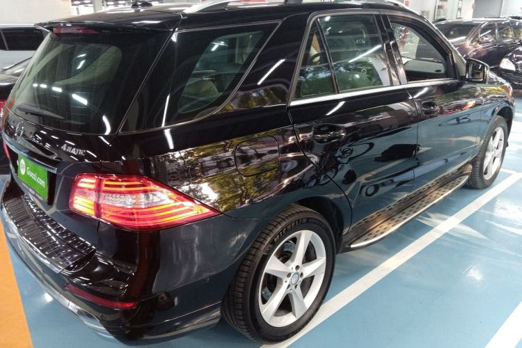 Used Mercedes-Benz M-Class 2014 ML 400 4MATIC Dynamic Model Exterior 5