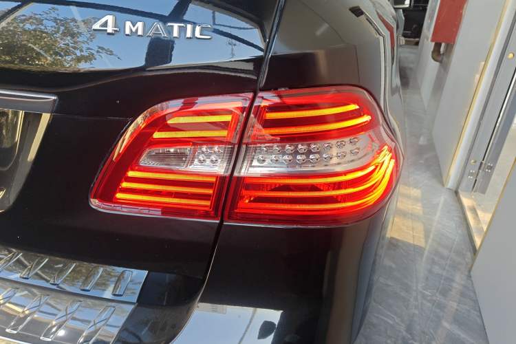 Used Mercedes-Benz M-Class 2014 ML 320 4MATIC Exterior 6