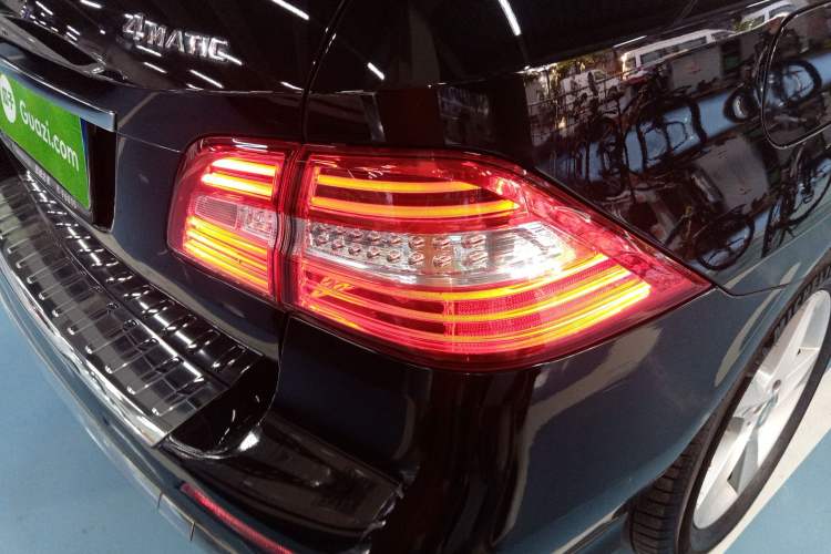 Used Mercedes-Benz M-Class 2014 ML 400 4MATIC Dynamic Model Exterior 6
