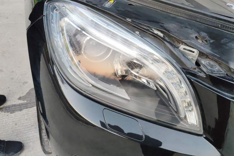 Used Mercedes-Benz M-Class 2014 ML 400 4MATIC Dynamic Model Exterior 6