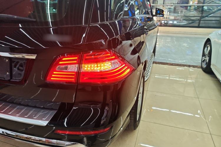 Used Mercedes-Benz M-Class 2014 ML 400 4MATIC Dynamic Model Exterior 6